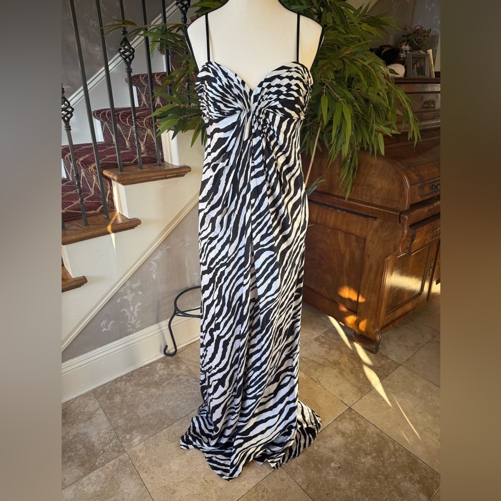 LAUNDRY by SHELLI SEGAL CHARMEUS gown, size 8 excellent condition fully lined - Picture 7 of 14